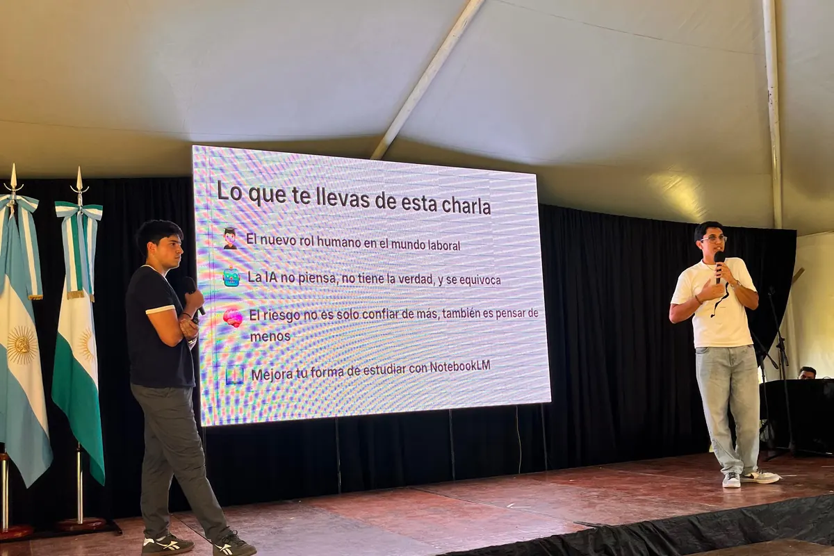 Cierre de una charla de Aithor, con la lámina «Lo que te llevas de esta charla» proyectada