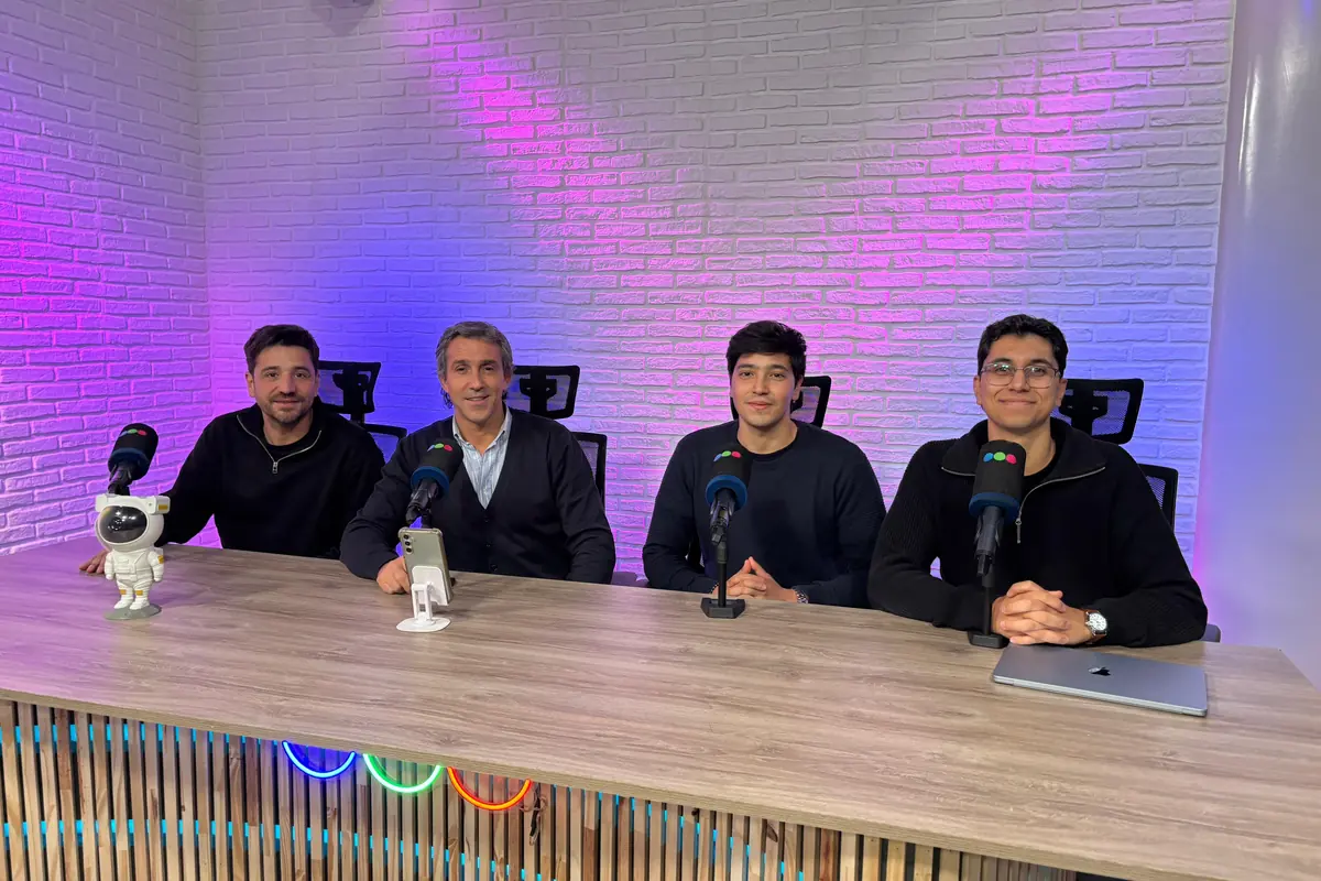Equipo de Aithor grabando contenido para la plataforma en el estudio
